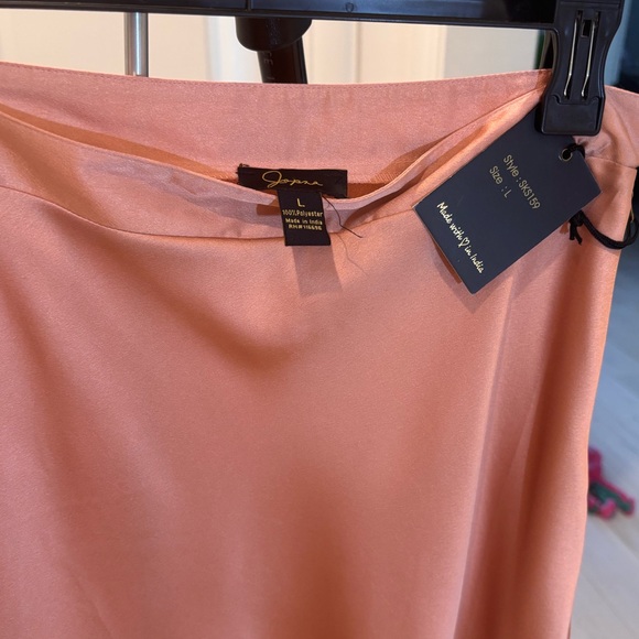 NWT Japna Satin Skirt Size Large - Picture 5 of 7